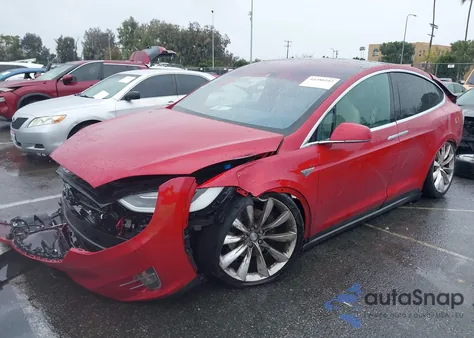 2016 Tesla Model X 60D/70D/75D/90D z USA, uszkodzony, nr VIN 5YJXCAE23GF001810